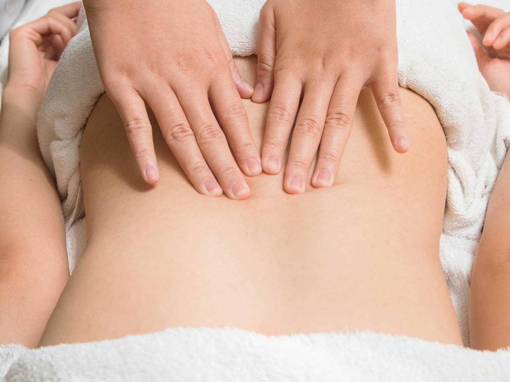 Bấm huyệt và massage trị liệu với công nghệ hiện đại