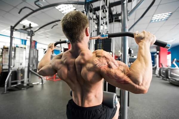 Các bài tập với máy kéo tạ phòng gym không thể bỏ qua