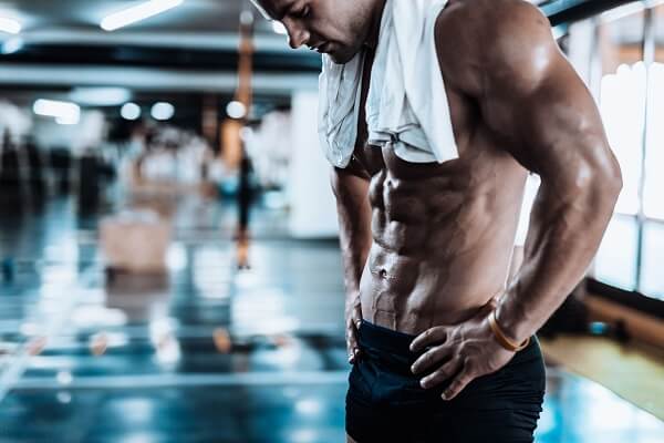 Rèn luyện cơ bụng 6 múi với máy gập bụng phòng gym